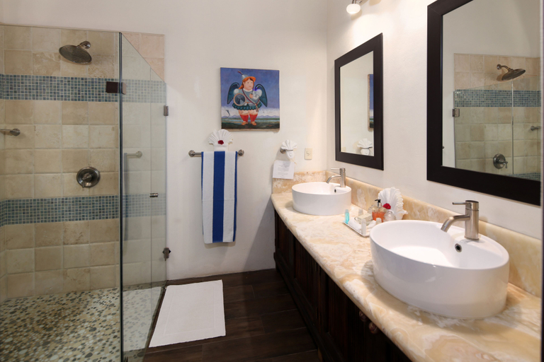Bathroom 4, Casa Pata Salada, Compostela