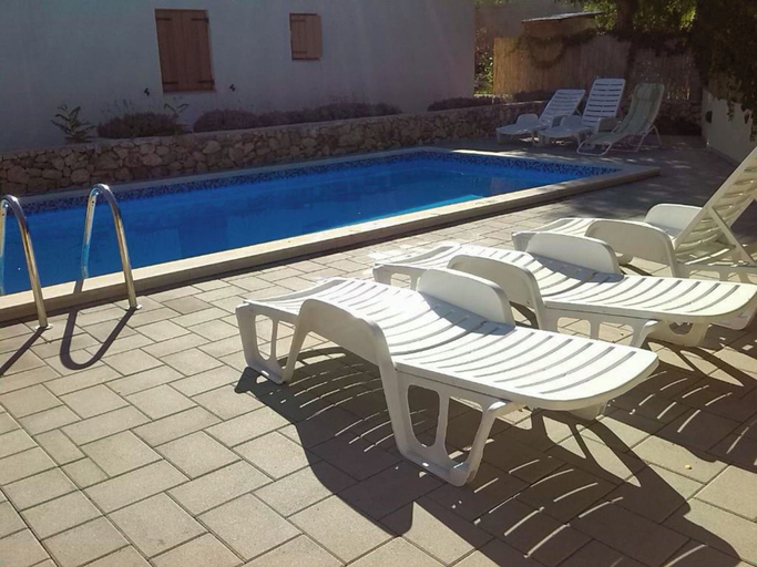 Pool 4, Apartments Laura and Romano With Pool, Vir