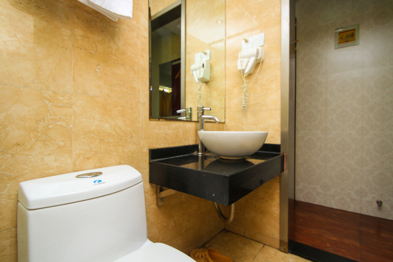 Bathroom 3, Yiyezhou Business Chain Hotel, Changzhou