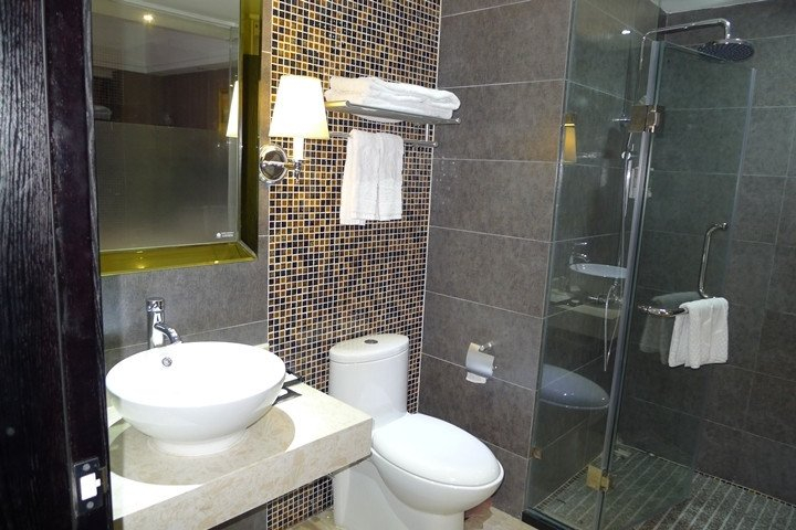 Bathroom, Yihe Hotel, Dongguan