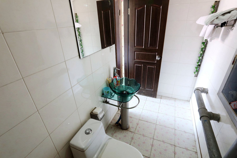 Bathroom 2, Taohuayuan Hotel, Nanjing