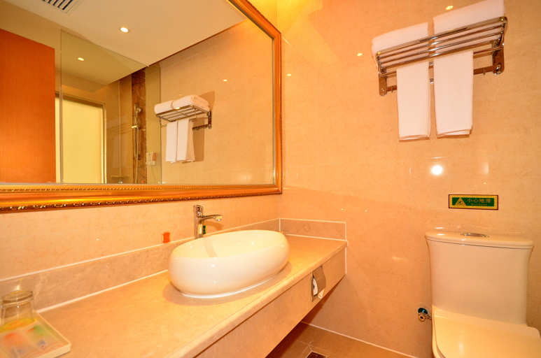Bathroom 2, Vienna Hotel (Wuhan Lingjiaohu Wanda Metro Station), Wuhan