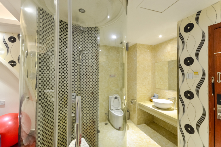 Bathroom 2, jinghejiudian, Taizhou