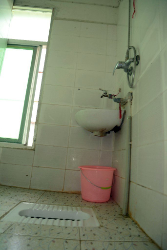 Bathroom 3, Xueyou Hostel, Ezhou