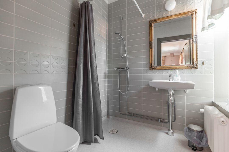 Bathroom, Lydde Gard, Mark