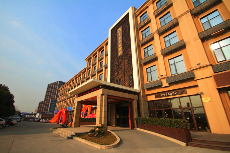 Exterior & Views