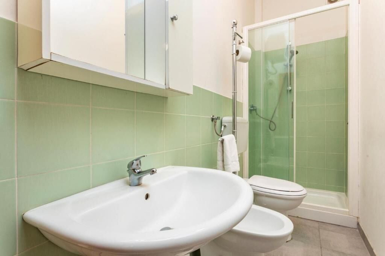 Bathroom 5, Seaside & City, Catania