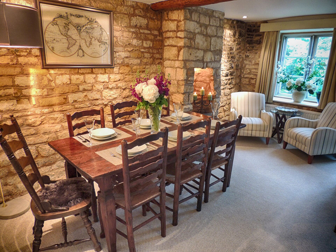 Food & Drinks 4, Century House, Gloucestershire