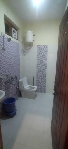 Bathroom, Pine Palace Homestay, Chamoli