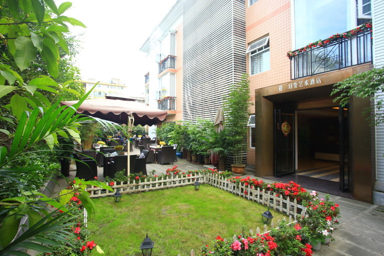 Exterior & Views