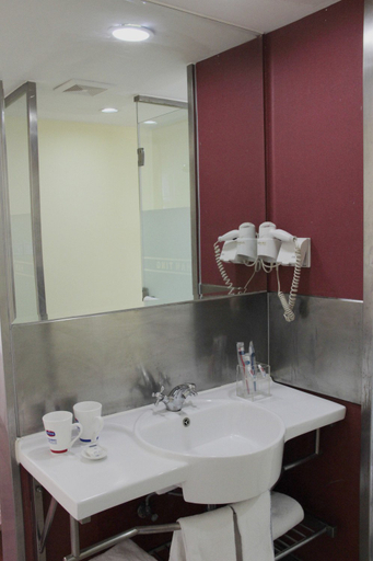 Bathroom 3, Orange Hotel (Beijing West Railway Station), Beijing