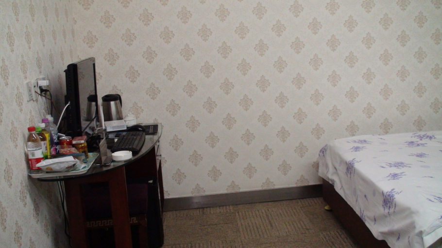 Bedroom 2, Shijia Business Hotel, Ili Kazakh