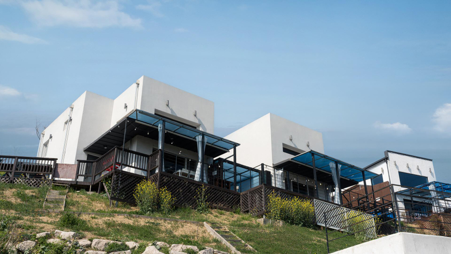 Exterior & Views 2, Yeonorang Park Pool Villa in Pohang, Pohang