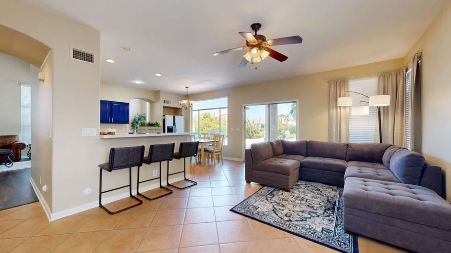 Room 4, Sleeps 10 Heated Pool Putt Putt Dogs Welcome, Maricopa