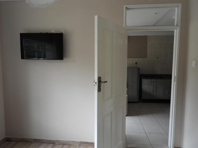 2, 2 Bedroomed Apartment With En-suite and Kitchenette - 2067, Harare