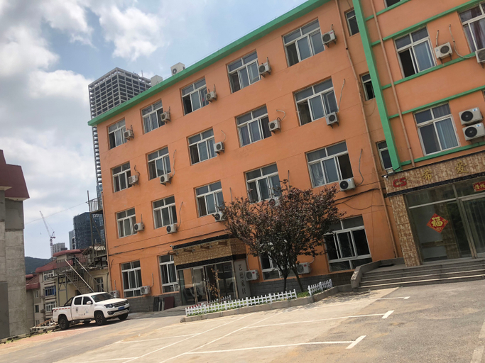 Exterior & Views