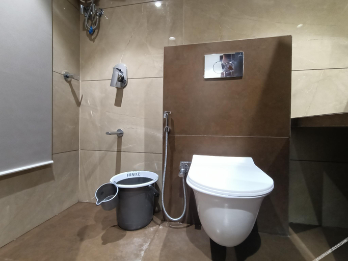 Bathroom 4, Hotel Saffron Inn Thane West, Thane