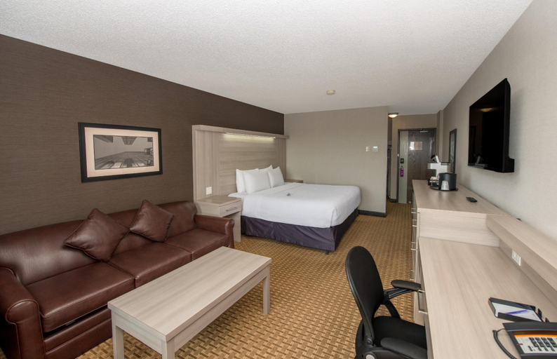 Bedroom 4, Coast Calgary University Area Hotel by APA, Division No. 6