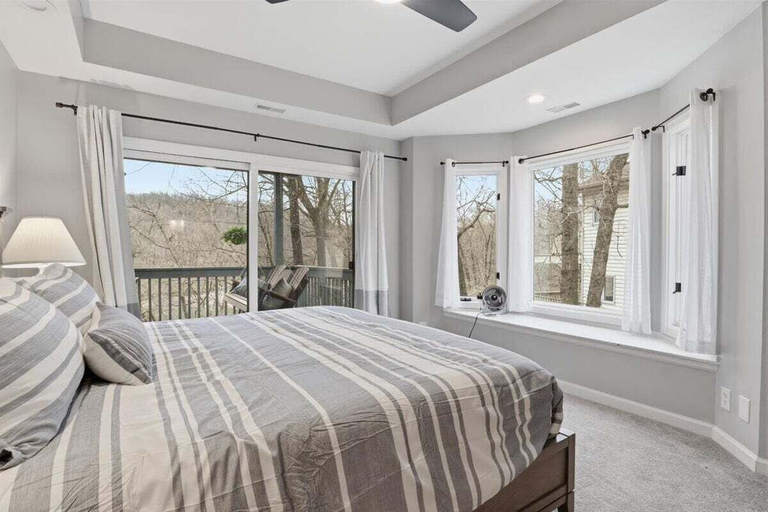 Room 3, Lakefront Near Party Cove w/ Dock, Kayaks, Bunk Room & Multi-level Decks, Camden