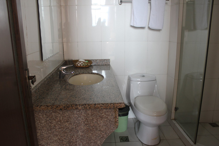 Bathroom 2, Jinli Hotel, Suzhou