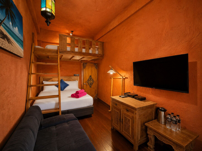 Bedroom 2, 墾丁阿飛衝浪旅店 Afei Surf Inn - 步行南灣五分鐘 5 Min Walk from South Beach, Pingtung