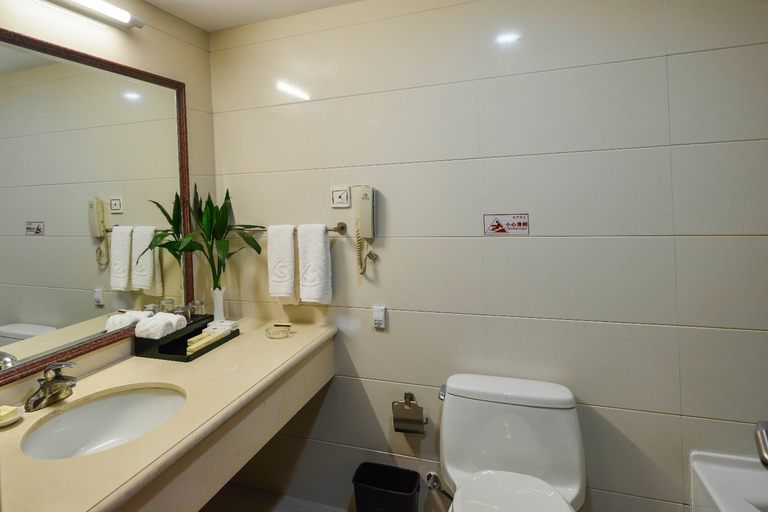 Bathroom 5, Cangshan Hotel, Dali Bai