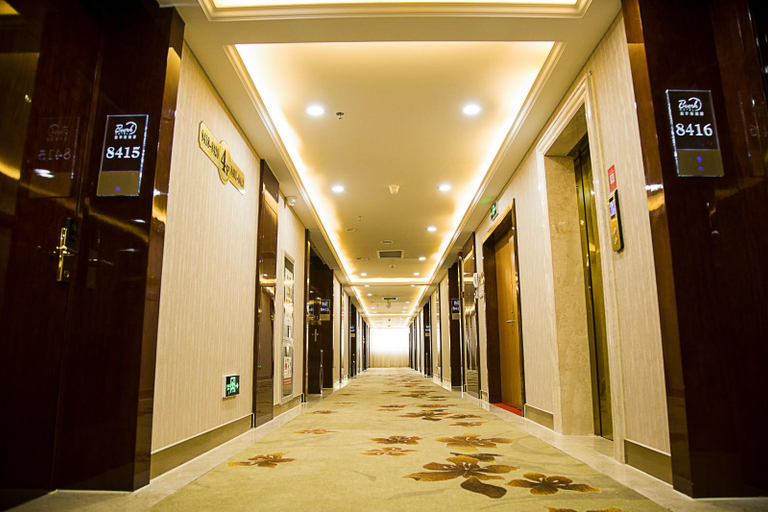 Others 3, Bunk Hotel, Linxia Hui