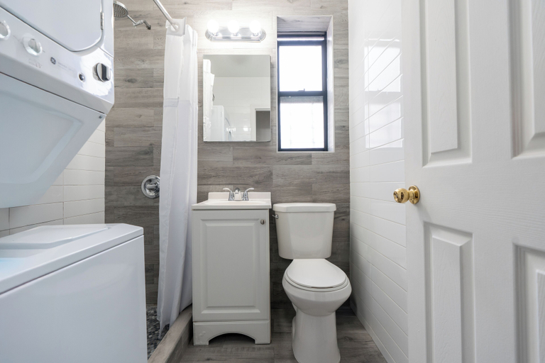 Bathroom 4, Elegant Harlem Suites, New York