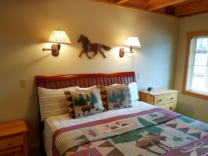 Bedroom 3, River's Edge Resort, Okanogan