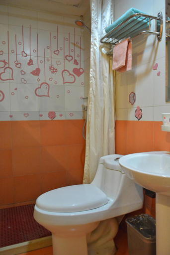 Bathroom 5, Beijing Leaf Theme Hotel, Beijing