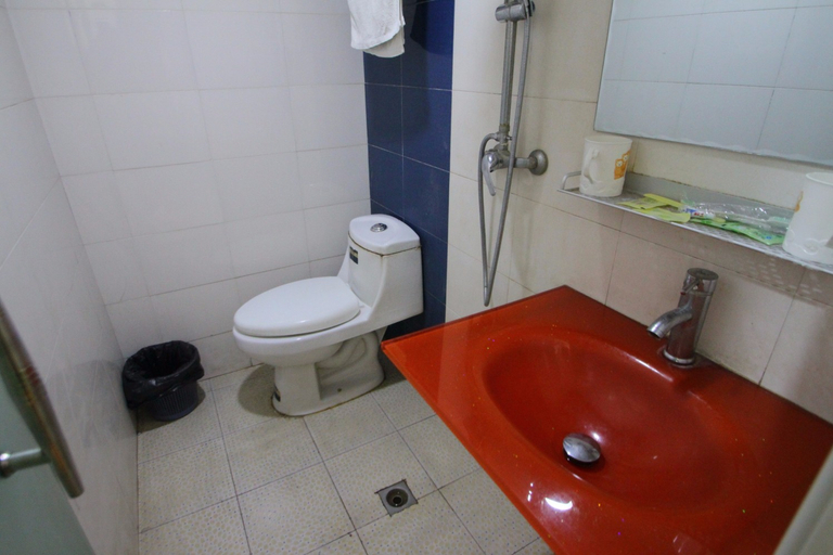 Bathroom 2, Shunxin Hostel, Shanghai