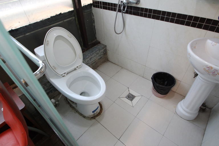 Bathroom 3, Ge Lai Ya Hotel, Shanghai