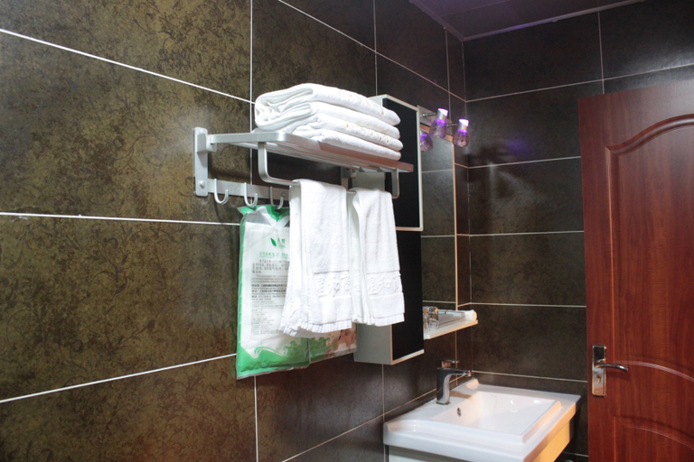 Bathroom, Luzhou Xinghe Business Inn, Luzhou