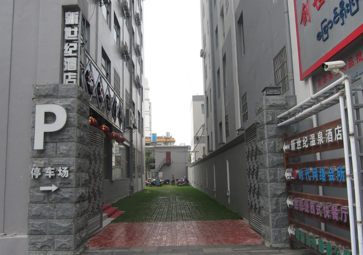 Others 4, New Century Hotel, Dehong Dai and Jingpo