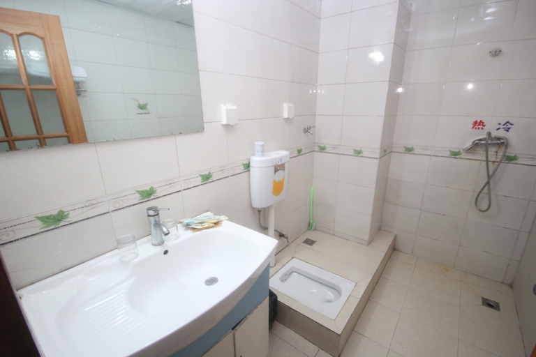 Bathroom, Yongya Hotel, Chengdu