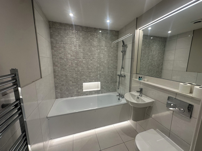Bathroom 2, High Wycombe Apartments, Buckinghamshire