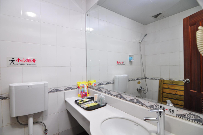 Bathroom 2, Wenlin Restaurant, Kunming