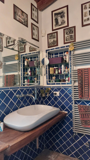 Bathroom 3, Villa Oltreconfini, Terni