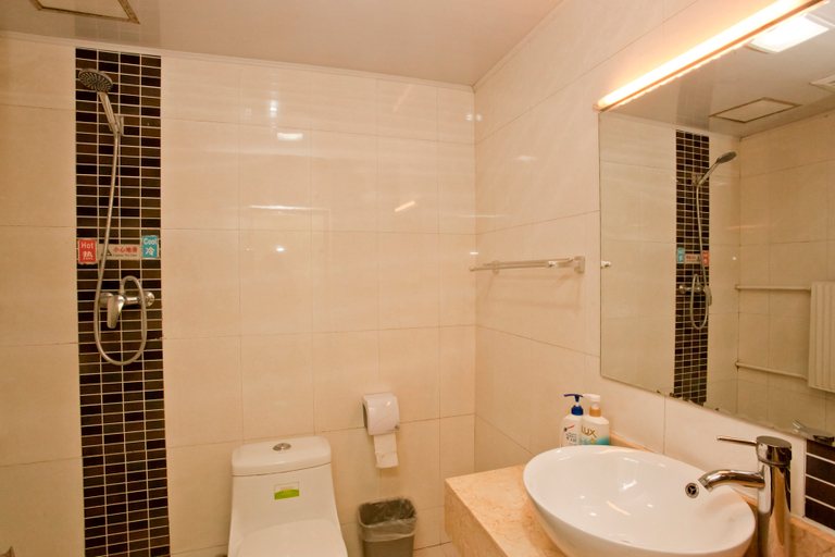 Bathroom 2, Happy Dragon Saga Hotel with terrace Beijing Forbidden City Wang Fu Jing Street, Beijing