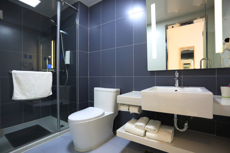 Bathroom 4, Hanting Hotel Yueyang Pipawang Highway lnterchange, Yueyang