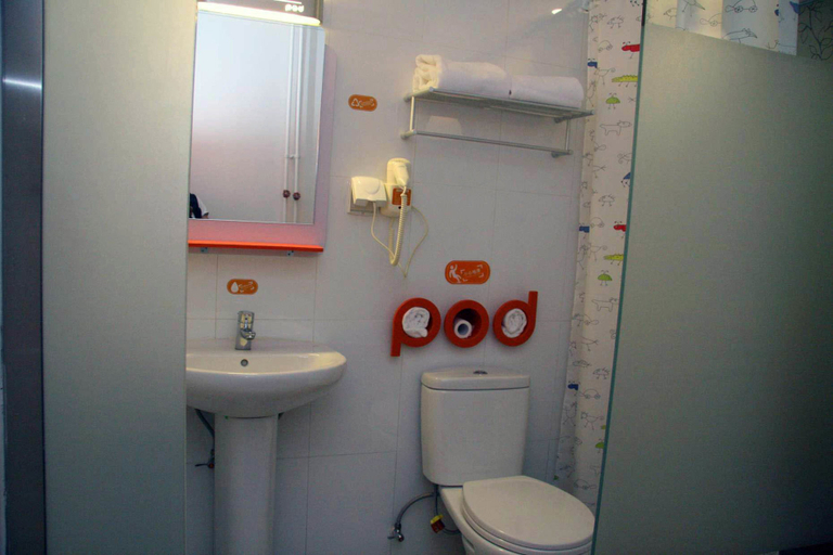 Bathroom 2, Pod Inn (Beijing Guomao Shuangjing subway station), Beijing
