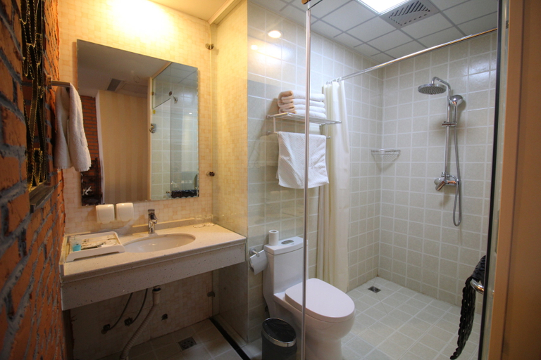 Bathroom 2, Prague Town Hotel, Yantai