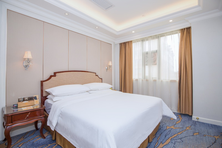 Bedroom 2, Vienna Hotel (Guangzhou Baiyun University Jinyuan Plaza), Guangzhou