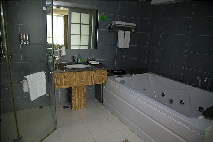 Bathroom 3, Hotel Harbour, Wenzhou