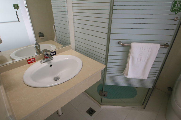 Bathroom 4, Changee Hotel MINI (Shanghai Fengxian Xiaotang Subway Station), Shanghai