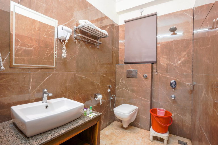 Bathroom 5, Ashoka Tiger Trail, Nainital