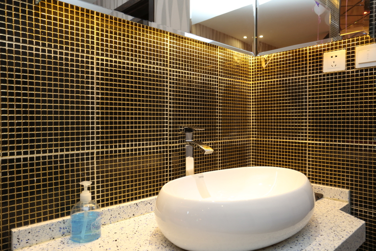 Bathroom, Mo Tai Holiday Inn Hotel, Tianjin
