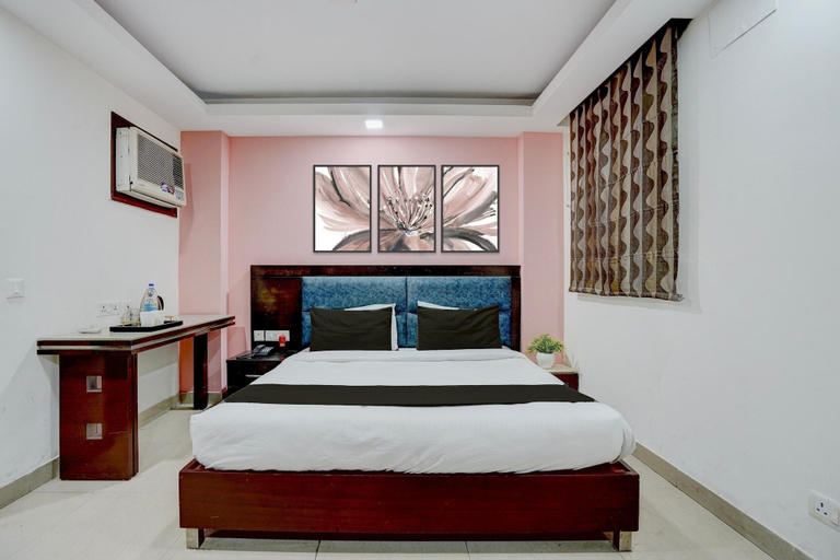 Room 2, Deluxe Townhouse Galleria Mart, Gurgaon