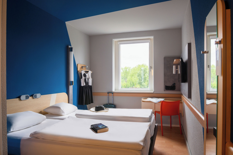 Bedroom 5, Ibis Budget Berlin Alexanderplatz, Berlin