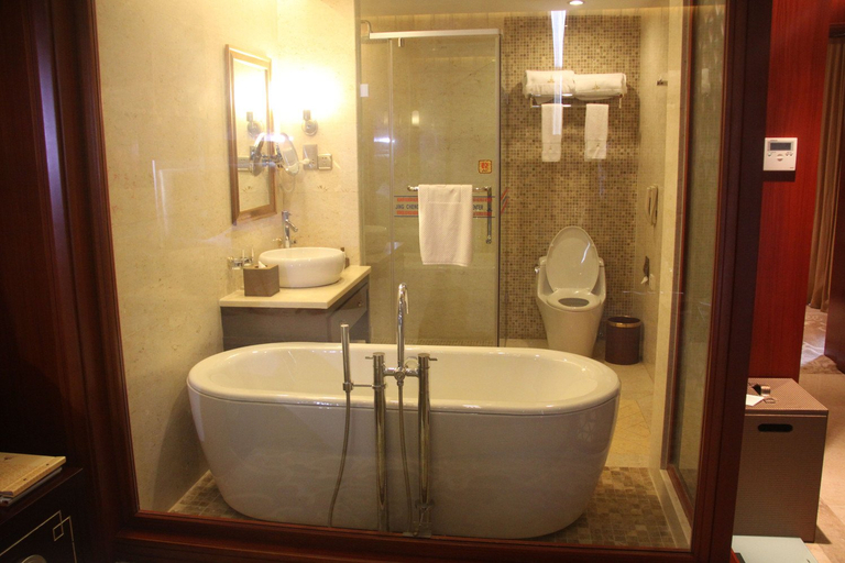 Bathroom 4, Jing Cheng Earthsea SPA Holiday Center, Dehong Dai and Jingpo